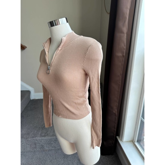 Divided H&M tan ribbed semi cropped quarter zip top, size XS - Picture 3 of 7
